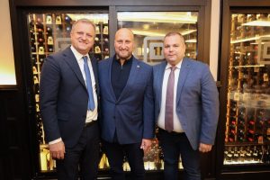 Zadar dinner in Delmonico's Restaurant on Wall Street: Zadar chefs, vintners and olive growers delight journalist and tour operator elite of New YorkZadar dinner in Delmonico's Restaurant on Wall Street: Zadar chefs, vintners and olive growers delight journalist and tour operator elite of New York